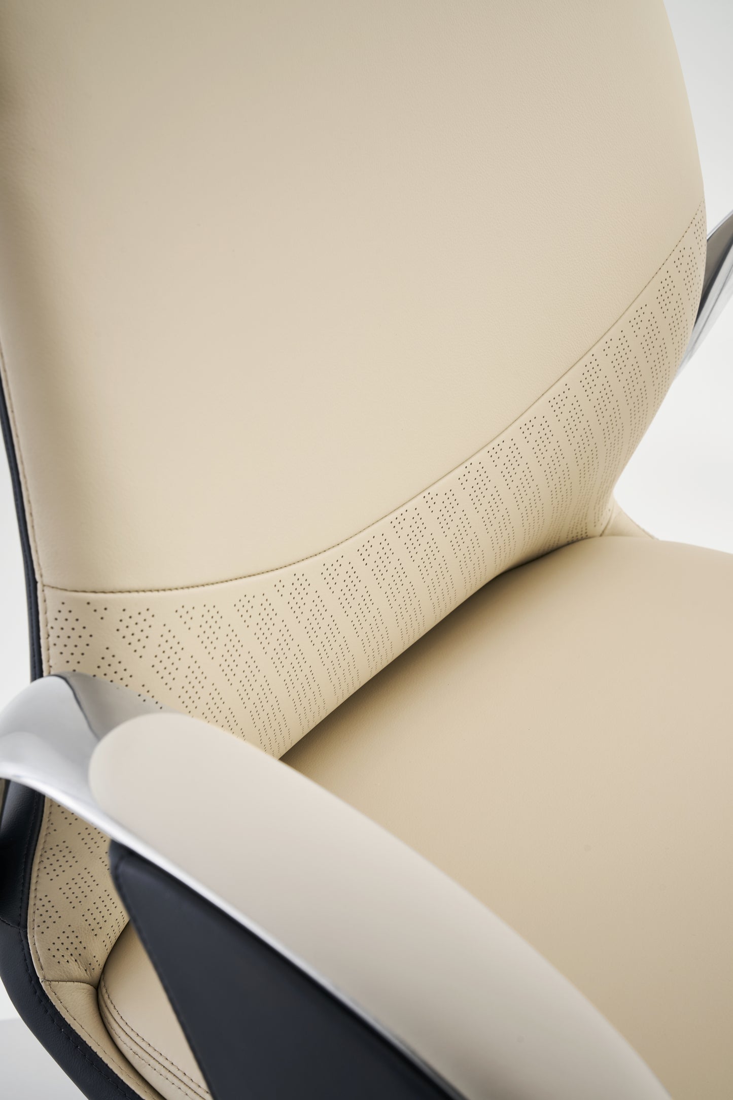 OmiQuest™ ErgoElite Lite - Sculpted Comfort for Modern Executives